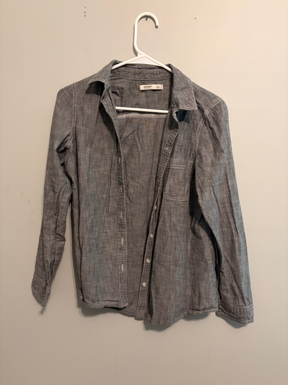 Old Navy Gray Chambray Button-Down Shirt